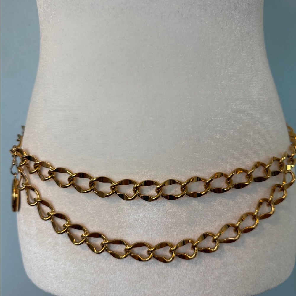 CHANEL Gold Chain Belt with Medallion - Picture 3 of 8
